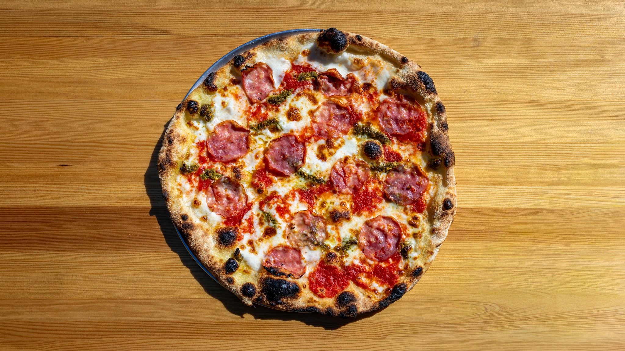 Szalámis pizza